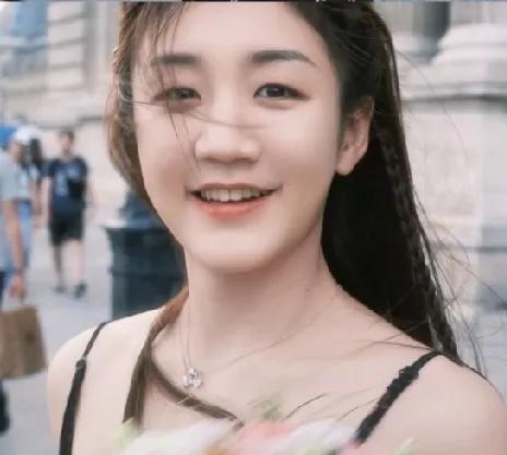 陈梦现在的生活就是最理想的状态，美滋滋😘，非常美丽真诚善良强大阳光坚韧的梦