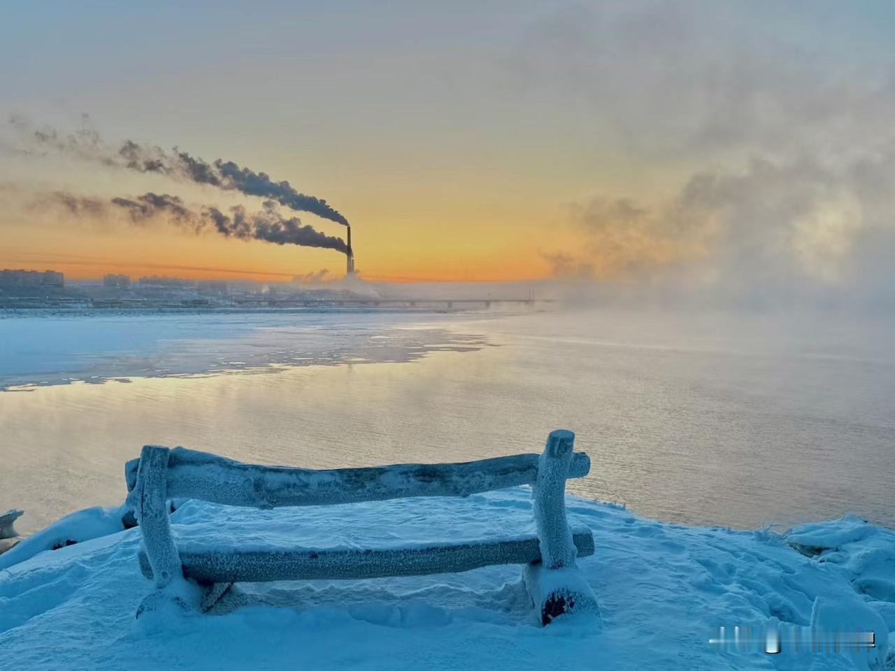 有人说苏联在抗战前期对华援助不少，便宜卖了很多军火给中国。因此必须感恩。这些人恐