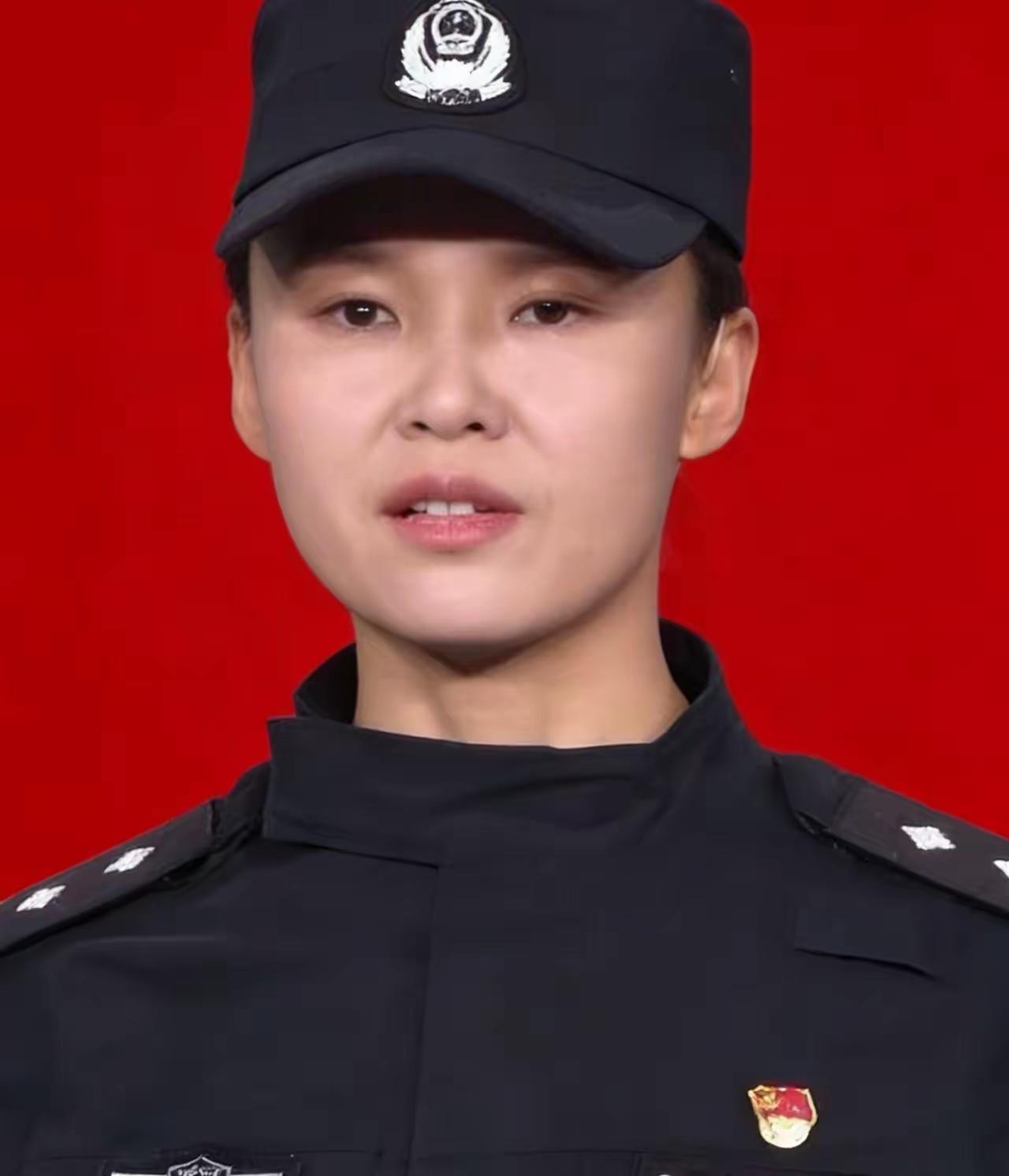 冯瑞，1996年出生。是乌鲁木齐市公安局特警八支队九大队民警、女狙击手。2018