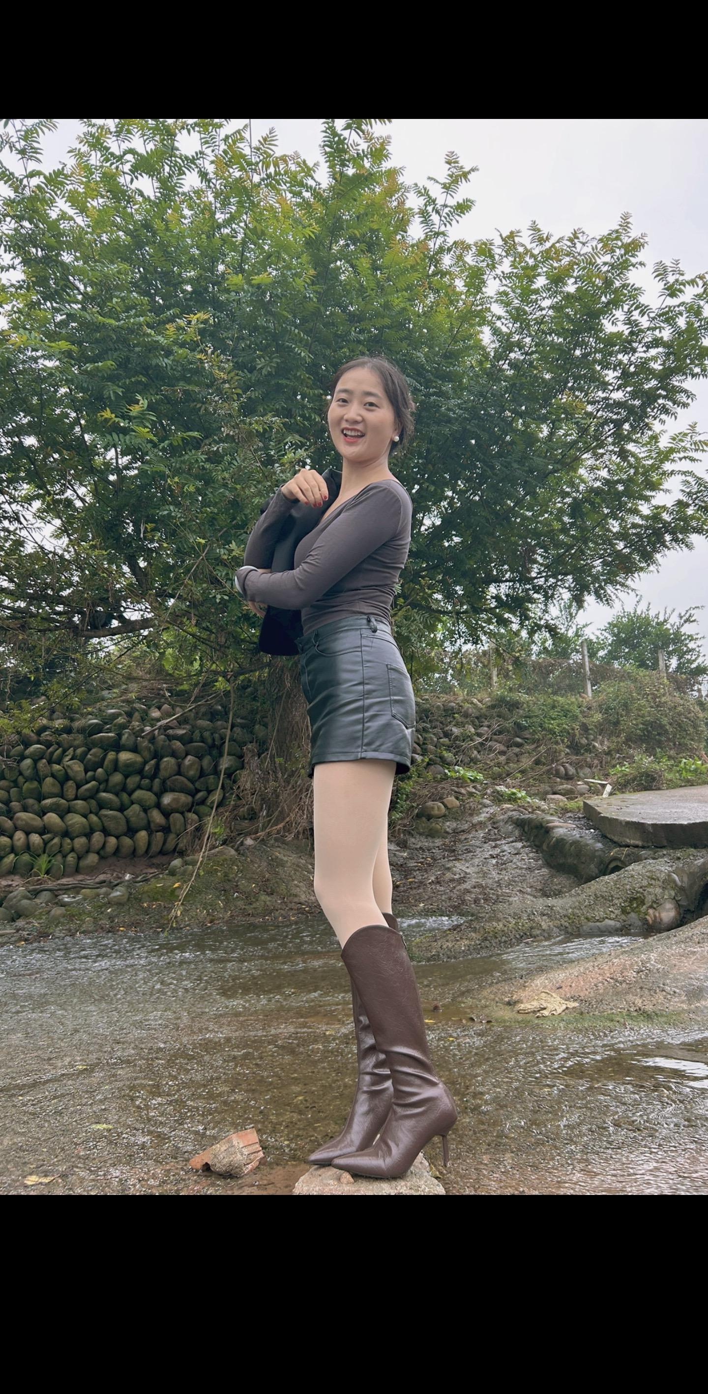 镜头里的溪水会流走，但此刻的清凉，已经悄悄存进了心里