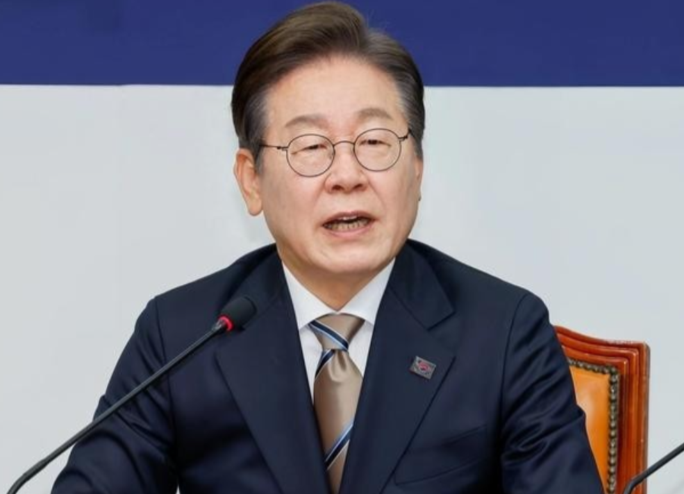 最近韩国总统李在明的一句话火了!有外国记者问韩国总统李在明,中国若武统台湾你帮不