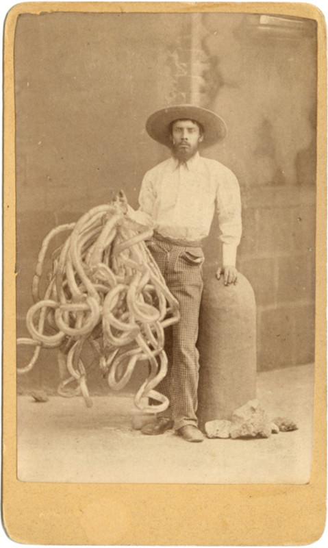 一张修复并上色的1870年照片，照片来自CrucesyCampa收藏，描绘了