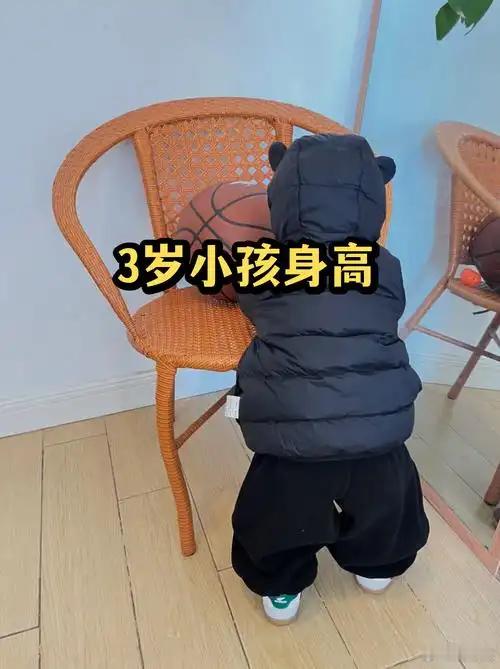 4岁男童被指摸臀事件完整监控曝光监控画面则显示，是孩子奔跑过程中手部无意碰到，