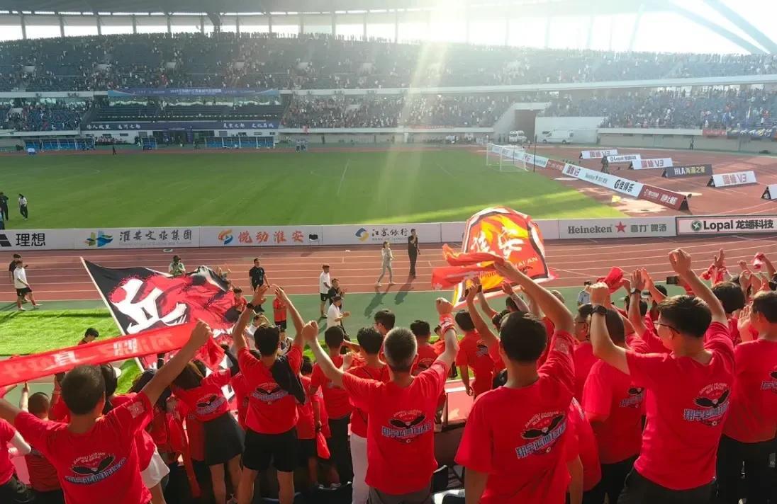 它也想赞助中超啊，估计是要价太高了，喜力绝对性价比实在太低。喜力赞助苏超，说不