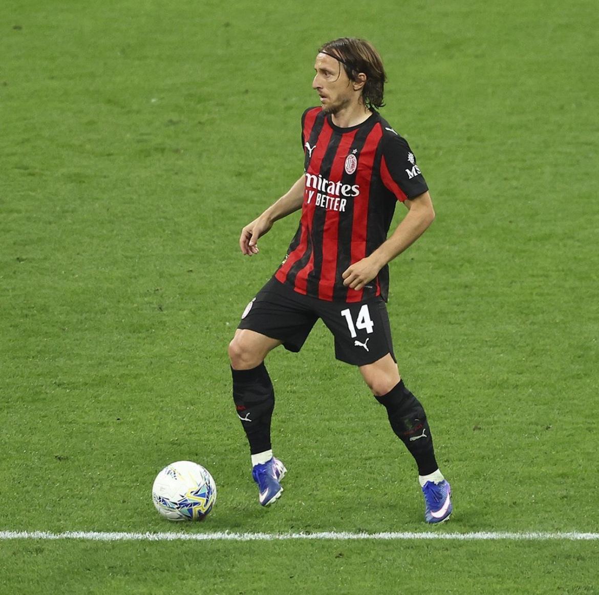 还有四轮，痛失“魔笛”！我的主队AC米兰在与尤文的比赛里，莫德里奇在一次