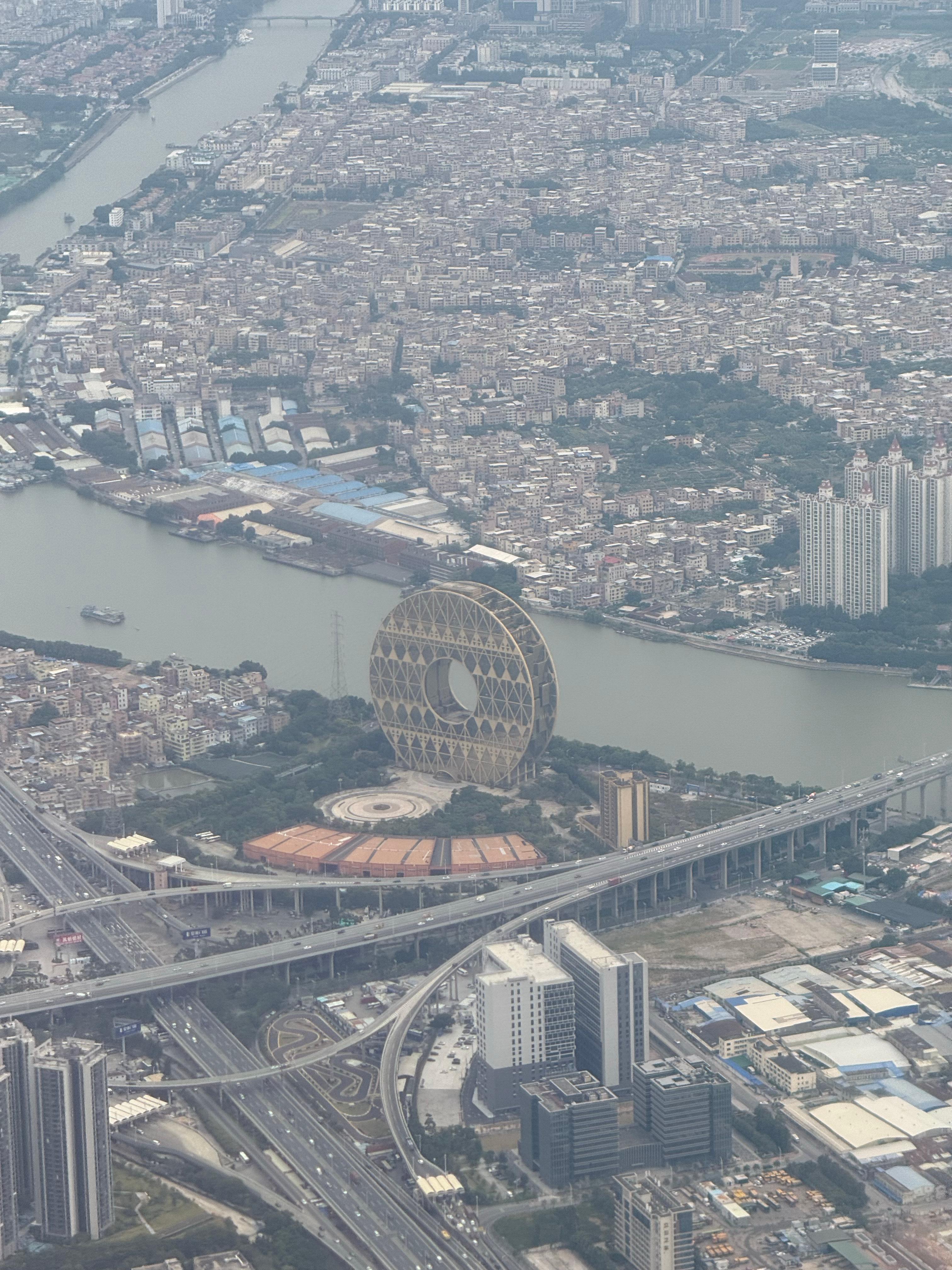 落地广州咯，你们知道这个大铜板是干嘛的吗？