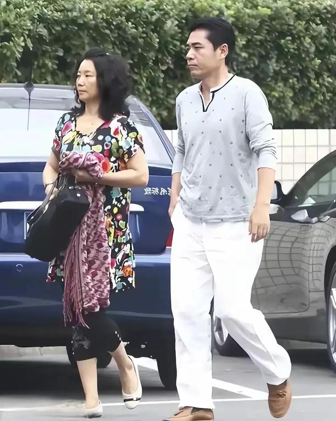 陈宝国是一个好演员，更是一个好男人，他与赵奎娥的爱情成为娱乐圈的佳话。他俩