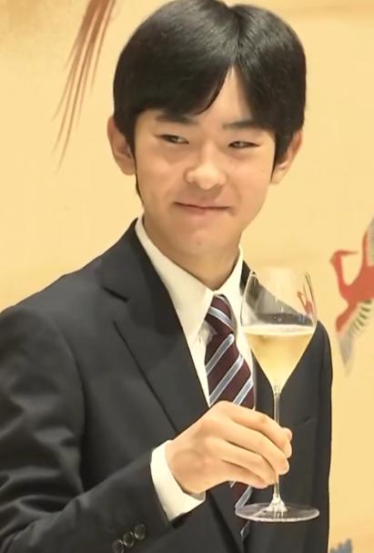日本皇室真走到绝路了！就是字面意义上的断香火！天皇家族整整41年才憋出一个男