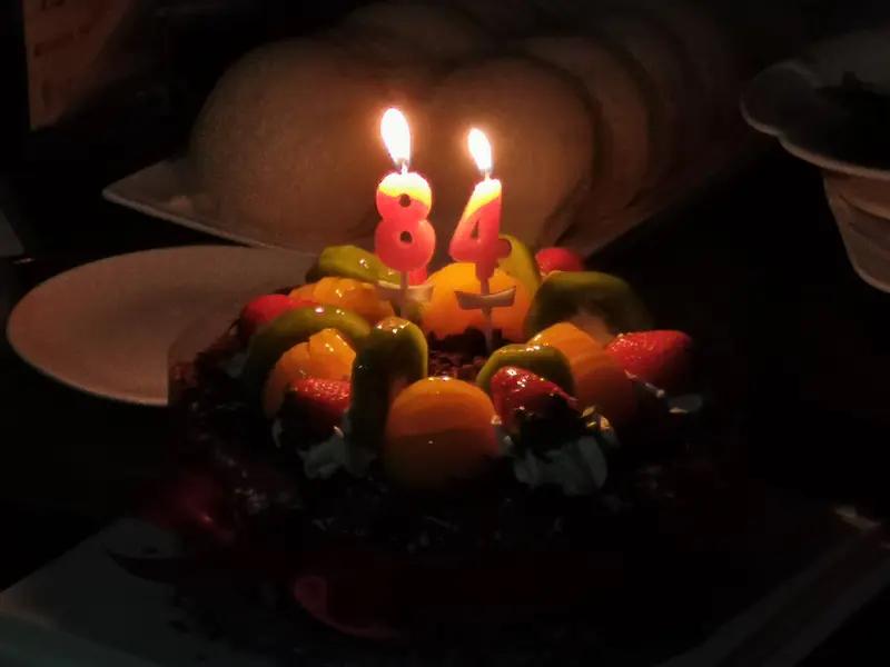 今天是我的生日，转眼已是54岁，半生匆匆而过。回头望望一路走来的路，有满心欢喜的