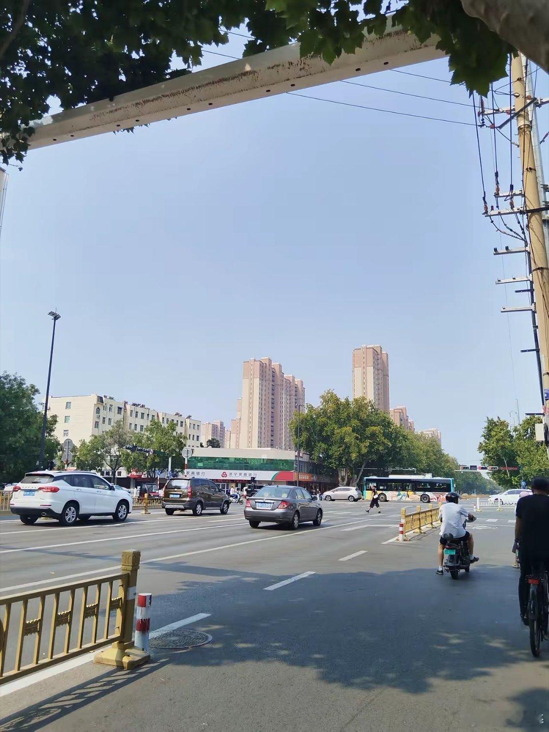 不要纠结自己老了怎么办，老了谁照顾你，有病了怎么办，只要是自己能倒杯水喝，自己能