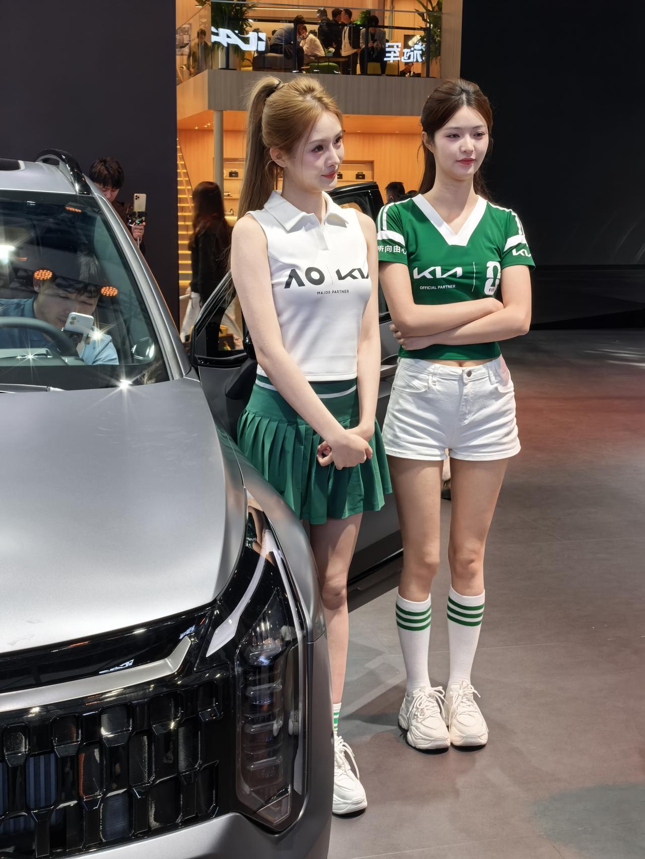 还得看韩国企业呀，审美一直在线，广州车展的车模们，只有他们清新脱俗，没有浓妆艳抹