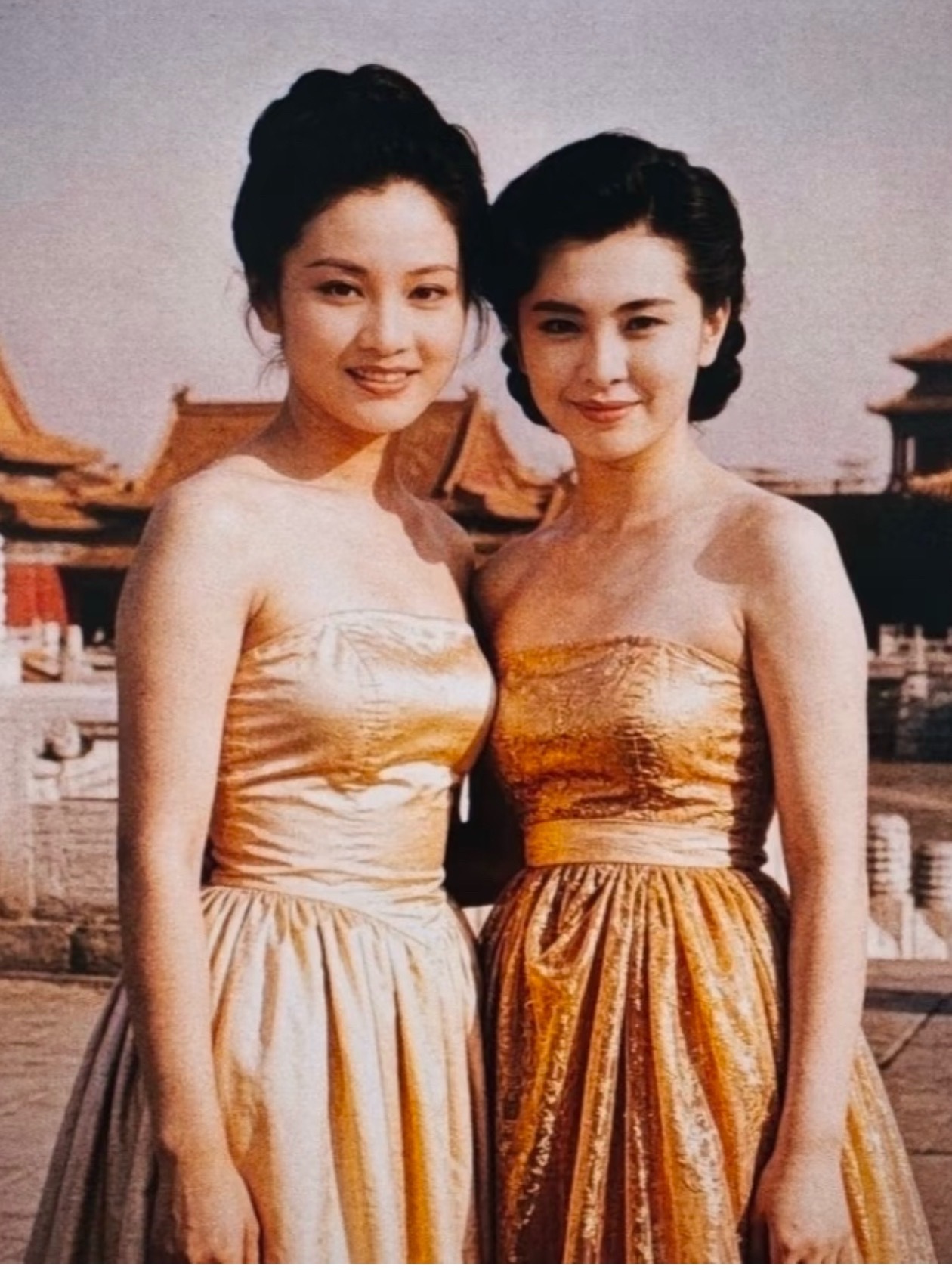 王祖贤瞿颖1990年合影这么看好像瞿颖赢了​​​