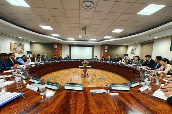 中印关系，正在发生一个意外变化。外交部官网放出消息，8月6日，中印在新德里开
