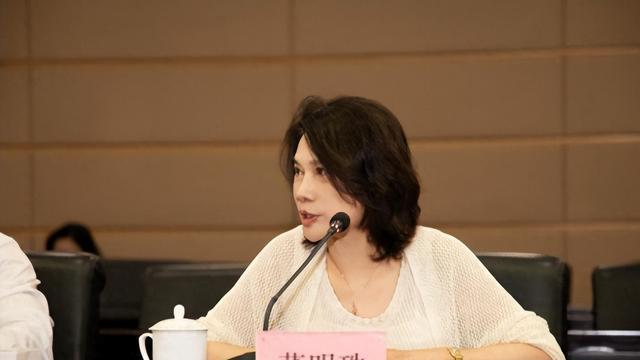 董明珠宣称绝不用海归,因为里面有间谍!官媒点名狠批:背离常识