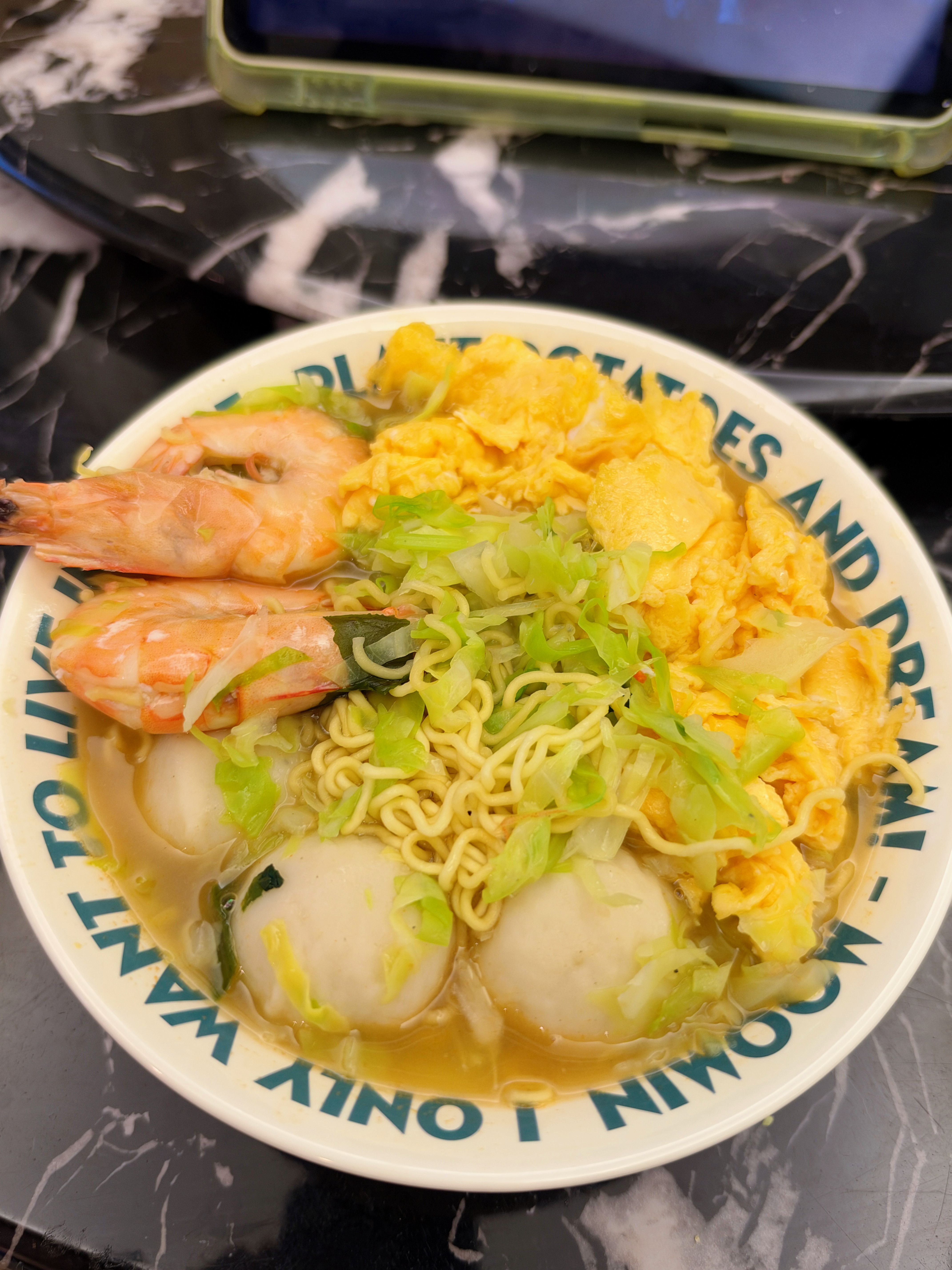 高精力女孩在此真正的海鲜泡面🍜🦐🐟🥬🍳​​​