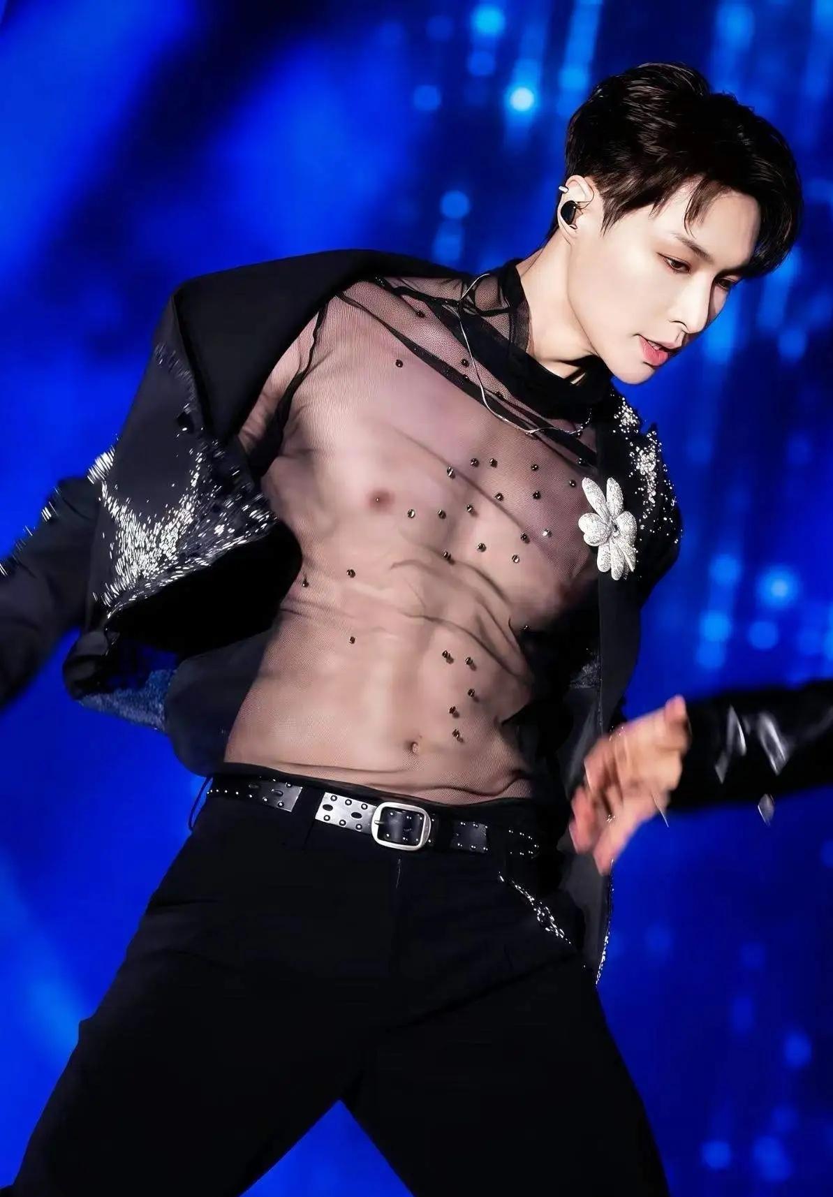 不知道为什么，只要听到大花轿，女孩子们都莫名其妙的兴奋了张艺兴的《大花轿》火了