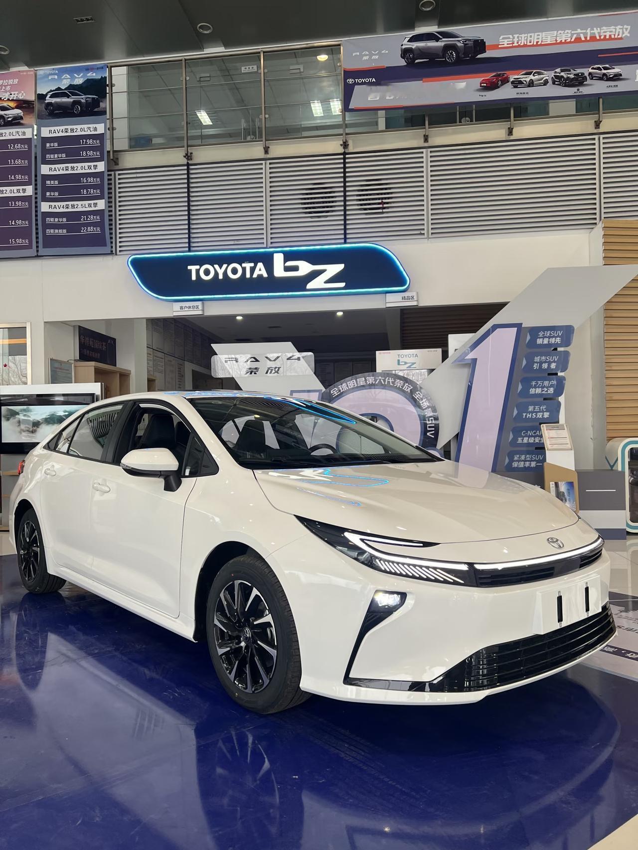 丰田这种车企根本就没有任何一点尊重用户的态度，配置不给就罢了，价格也是净搞一些表