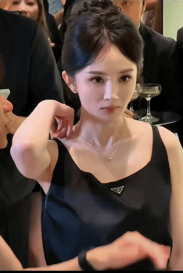女明星还是得像杨幂学习，舍得在脸上花大钱，幂姐这几年的状态虽然有过反复，但总体一