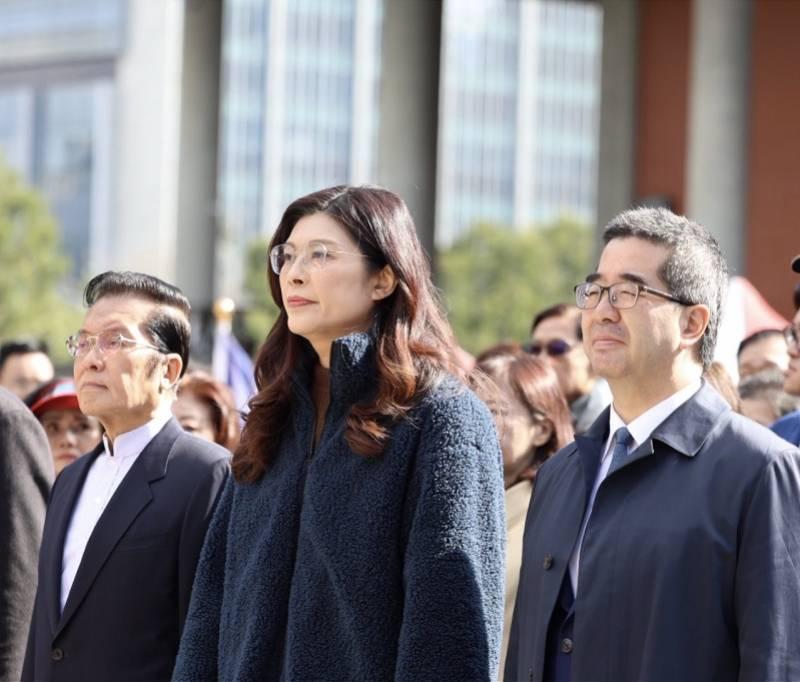 国民党副主席张荣恭最近一番话，算是把陆委会的老底给揭了。他直言不讳地指出，陆委会