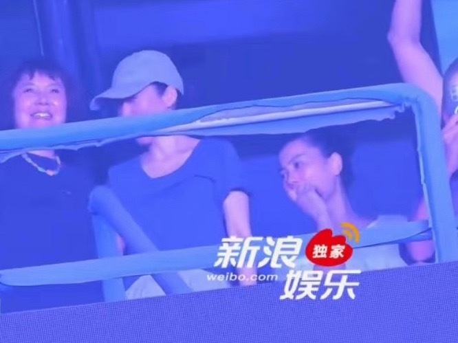 这是王菲还是俞飞鸿两人长的很相似不仔细看还真看不出来还是需要好眼力啊