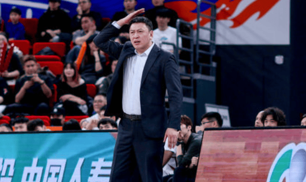 南京男篮官宣: 主教练贝西洛维奇主动辞职, 助教王世龙接任