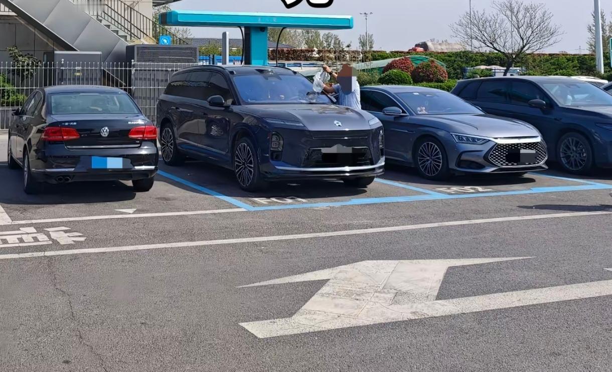 用户买了比亚迪车，想在高速享用兆瓦闪充站来补电大概率是要失望而归了。因为比亚迪现