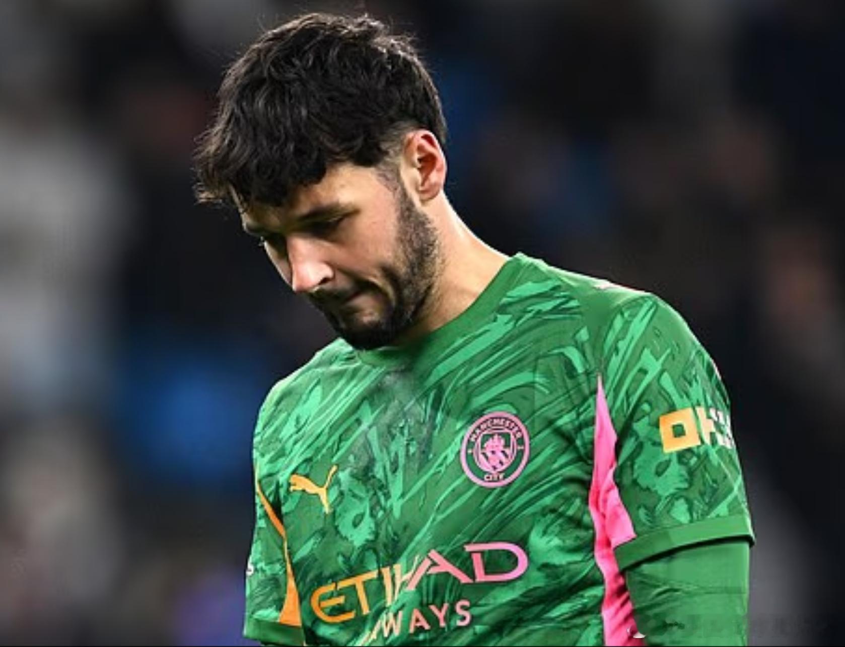 邮报：特拉福德加盟曼城仅5个月后，就已经想要离队。报道称，在埃德森加盟费内巴切后