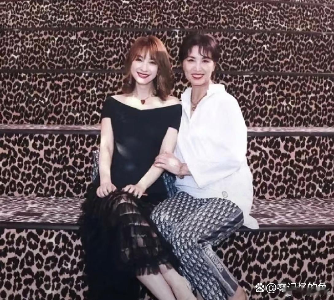 感觉吴昕的妈妈比她还漂亮。