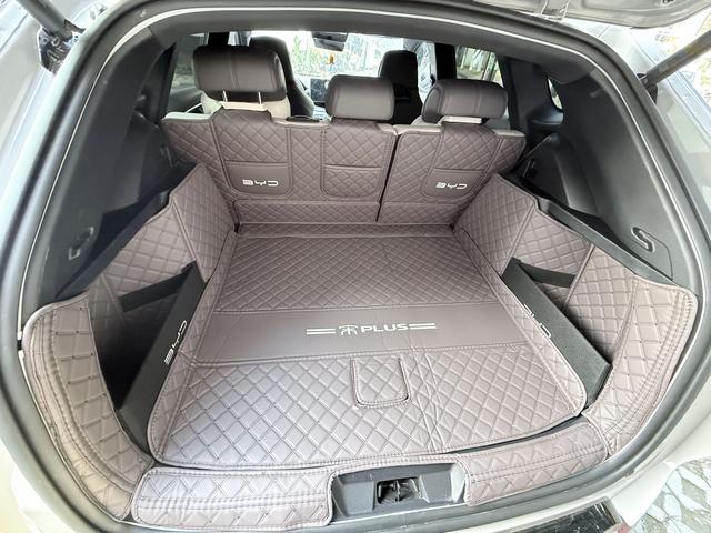 一年就把后备箱塑料件整到倒处是划痕整个后备箱垫，搞一搞干净多了，也耐磨了