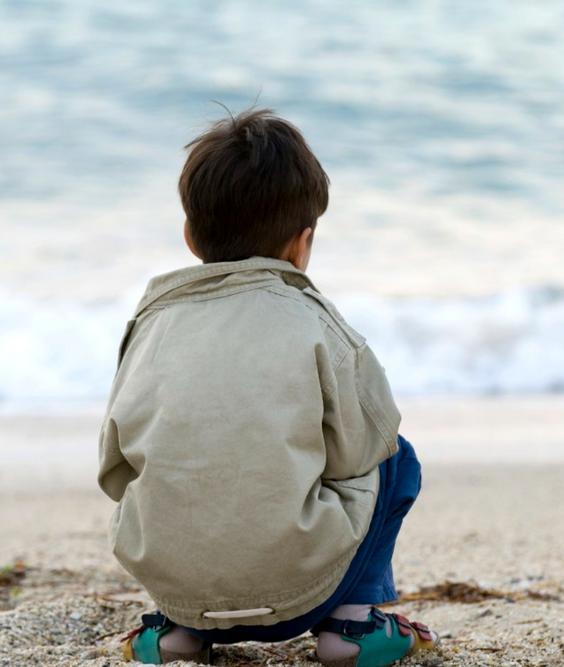 云南昭通，一女子把1岁的儿子寄养在亲戚家，夫妻俩出去打工，亲戚一看女子没按时回来