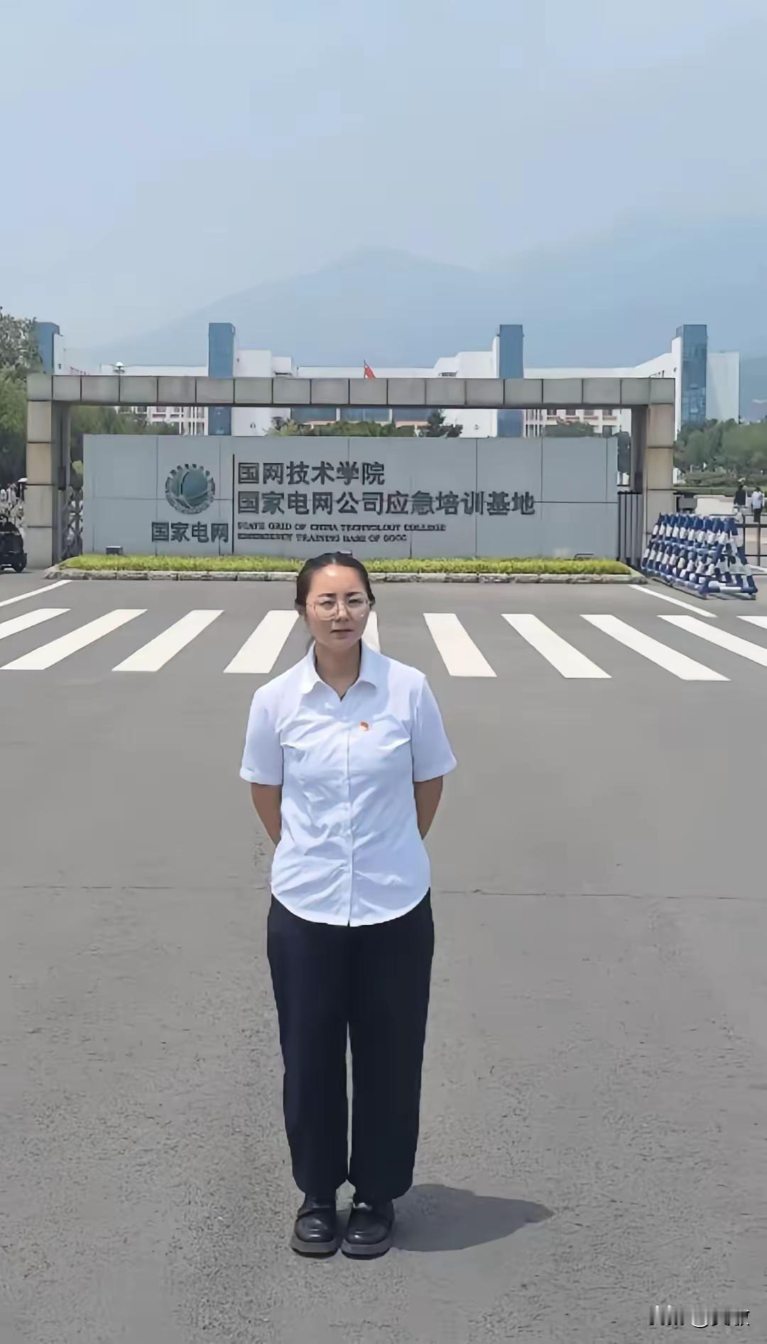 虽然名字是学院，但是确实是全国大学里的天花板了，不知道这个大学高考毕业生能报吗？