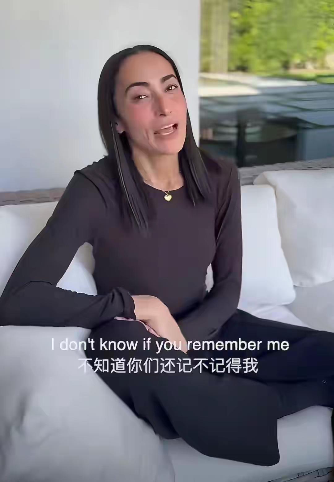2026年5月3日，吴彦祖48岁的妻子LisaSelesner官宣复出，正式