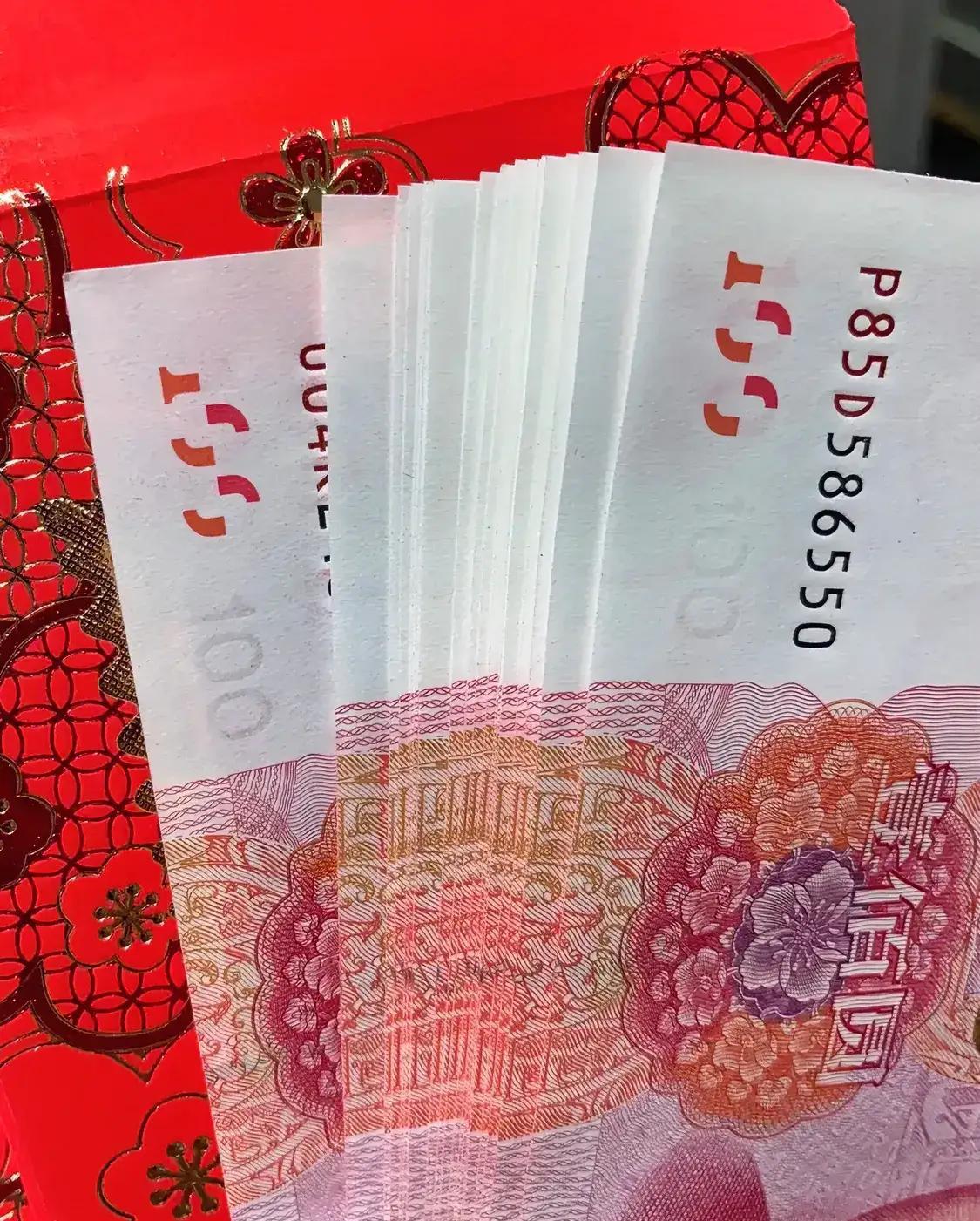 这个假期去娘家叔叔家走亲戚堂弟一直问我现在每月工资多少钱？他自己和媳妇是工人。