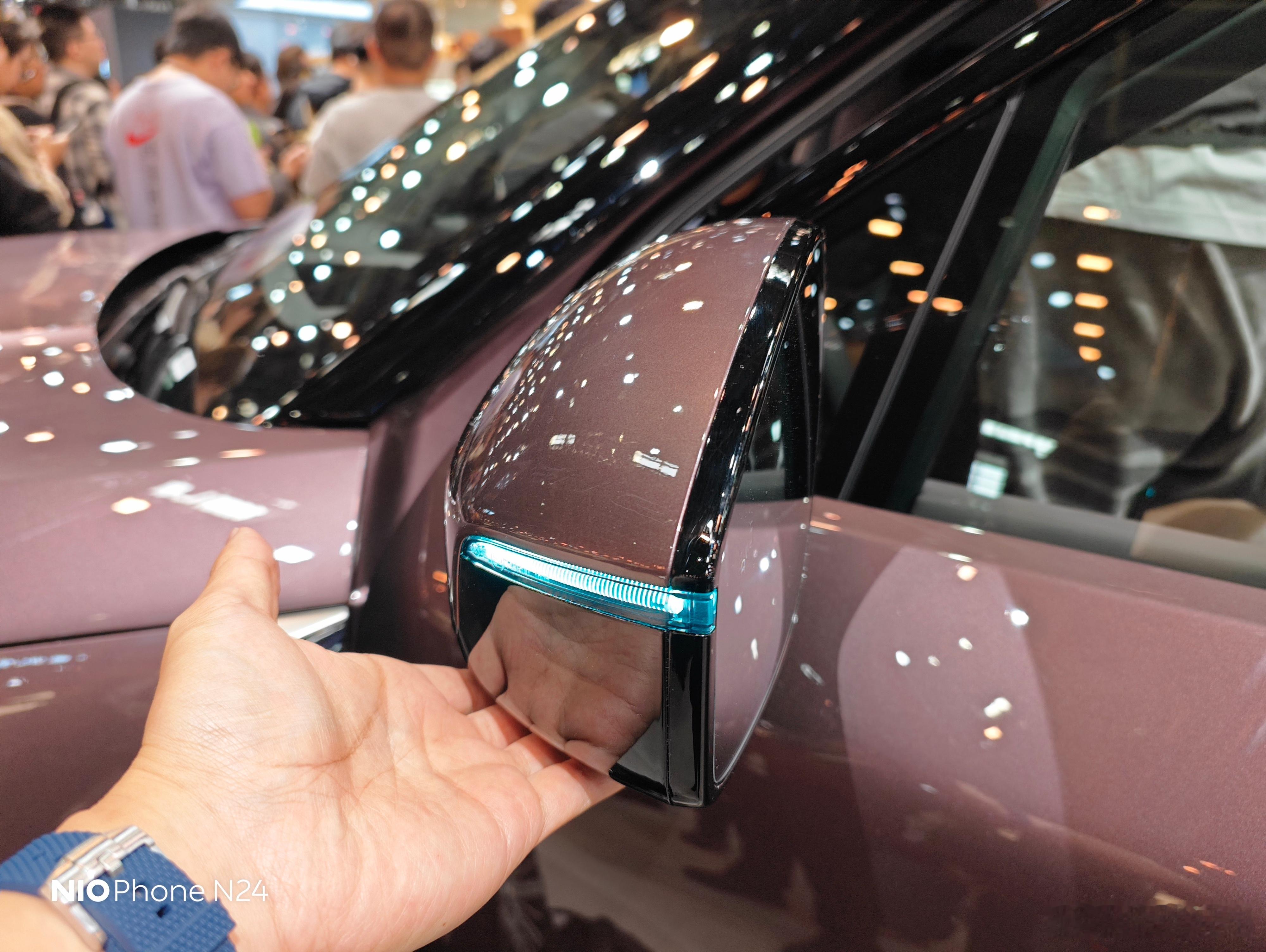 打卡北京车展小鹏展台，第一次见到白色小鹏GX,实车非常有质感。电动兄弟小鹏gx首