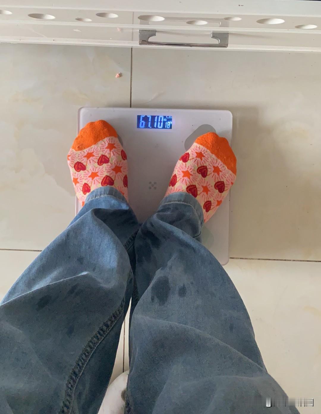 说实话，我没有刻意减肥，三个月瘦了20斤。原来我150多斤，现在134斤。不要问