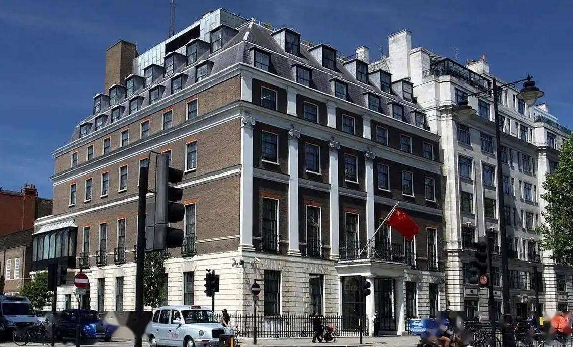 英国再次借机生事！中方应当强硬反击！据澎湃新闻报道，12月3日外交部例行记者会上