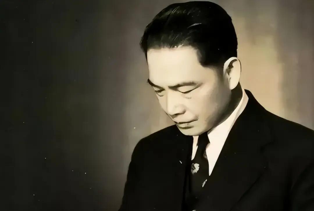 很多人提起近代头号汉奸，第一反应都是汪精卫。可真正读懂抗战残酷细节的人心里清楚，