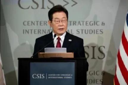 8月26日，彭博社报道:“李在明周一应邀在美智库‘战略与国际问题研究中心’(CS