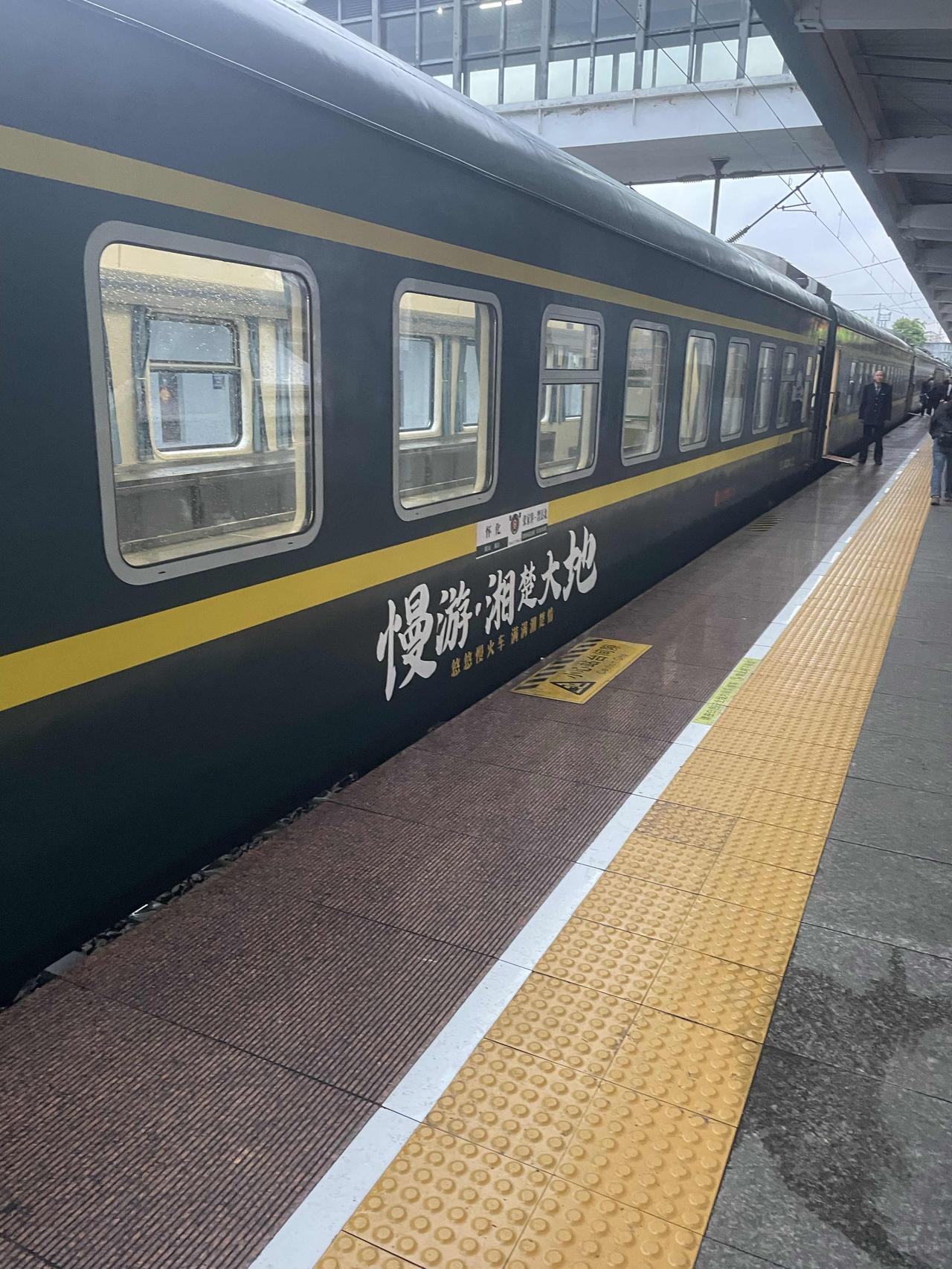 你坐过公益慢火车吗？我第一次是在甘肃境内乘坐过，感觉非常好。可是我第二年再想乘坐