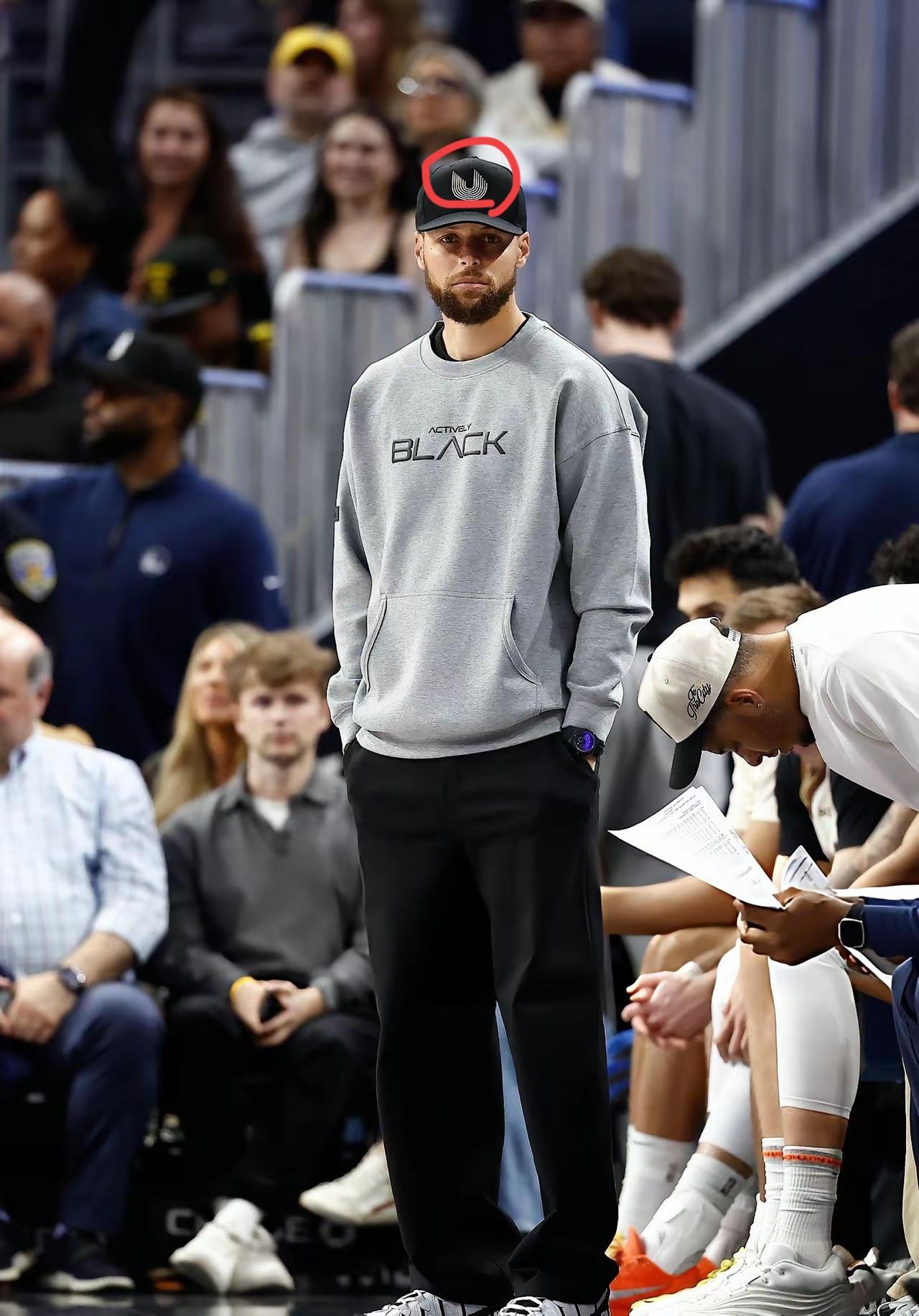 库里戴的帽子是什么牌子的，挺好看的