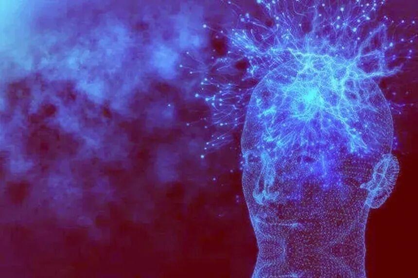 想象一下，你因为上班太烦，跑到博物馆去躲个清静，结果一抬头，发现墙上的老照片里，
