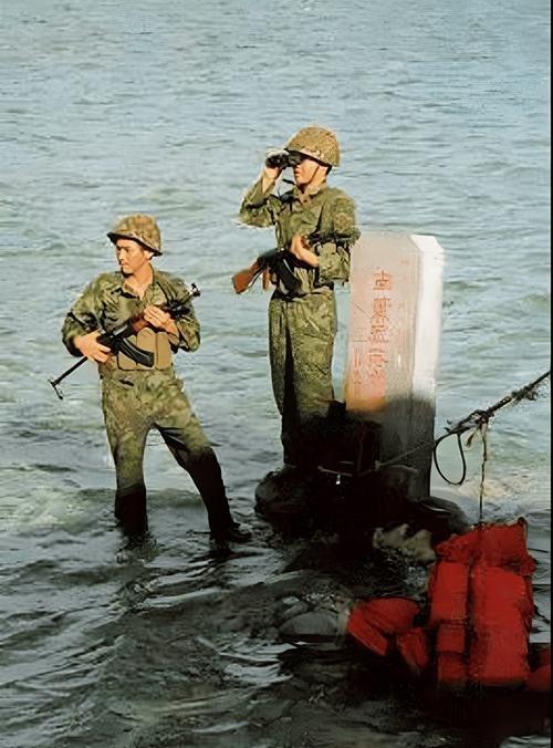 1990年，我国驻南薰礁的11名战士突然失联，后来派船过去查看，才发现11名战士