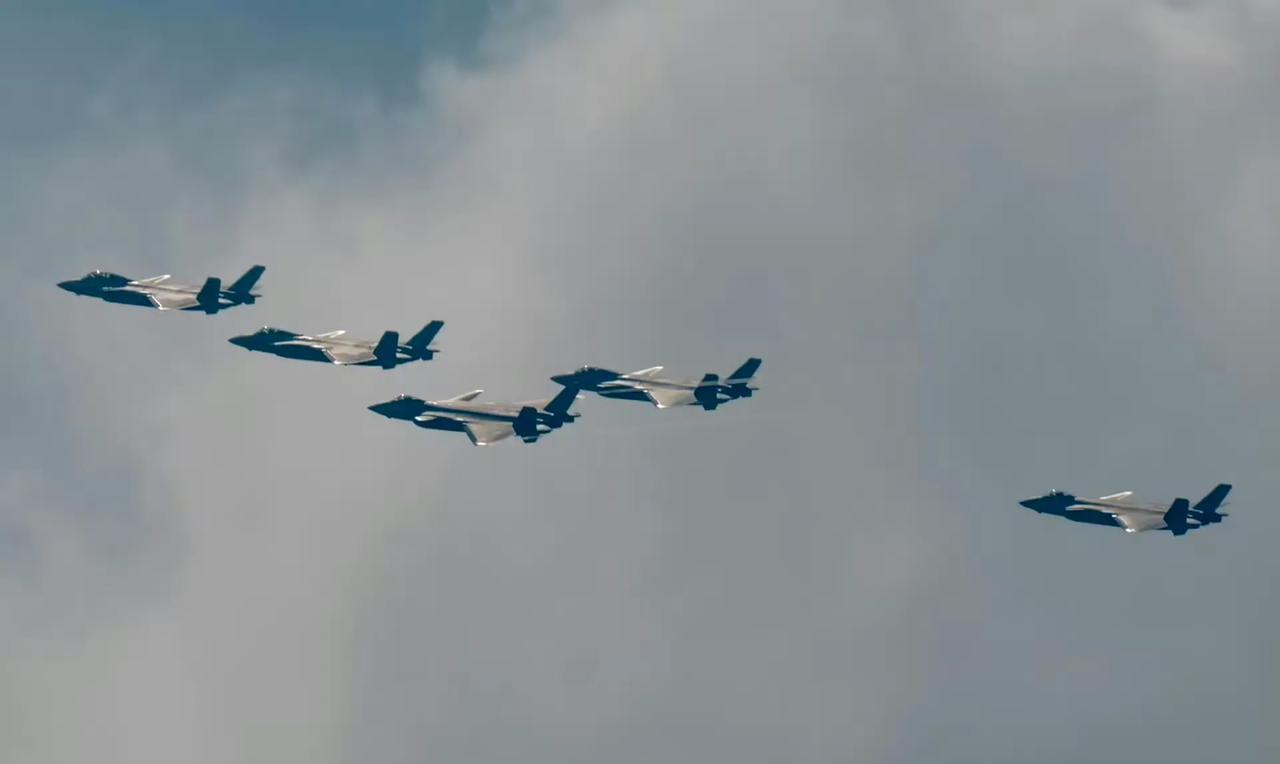 5.5代机J20S领衔，蓝星最强的空中力量亮相阅兵场！图1：J20