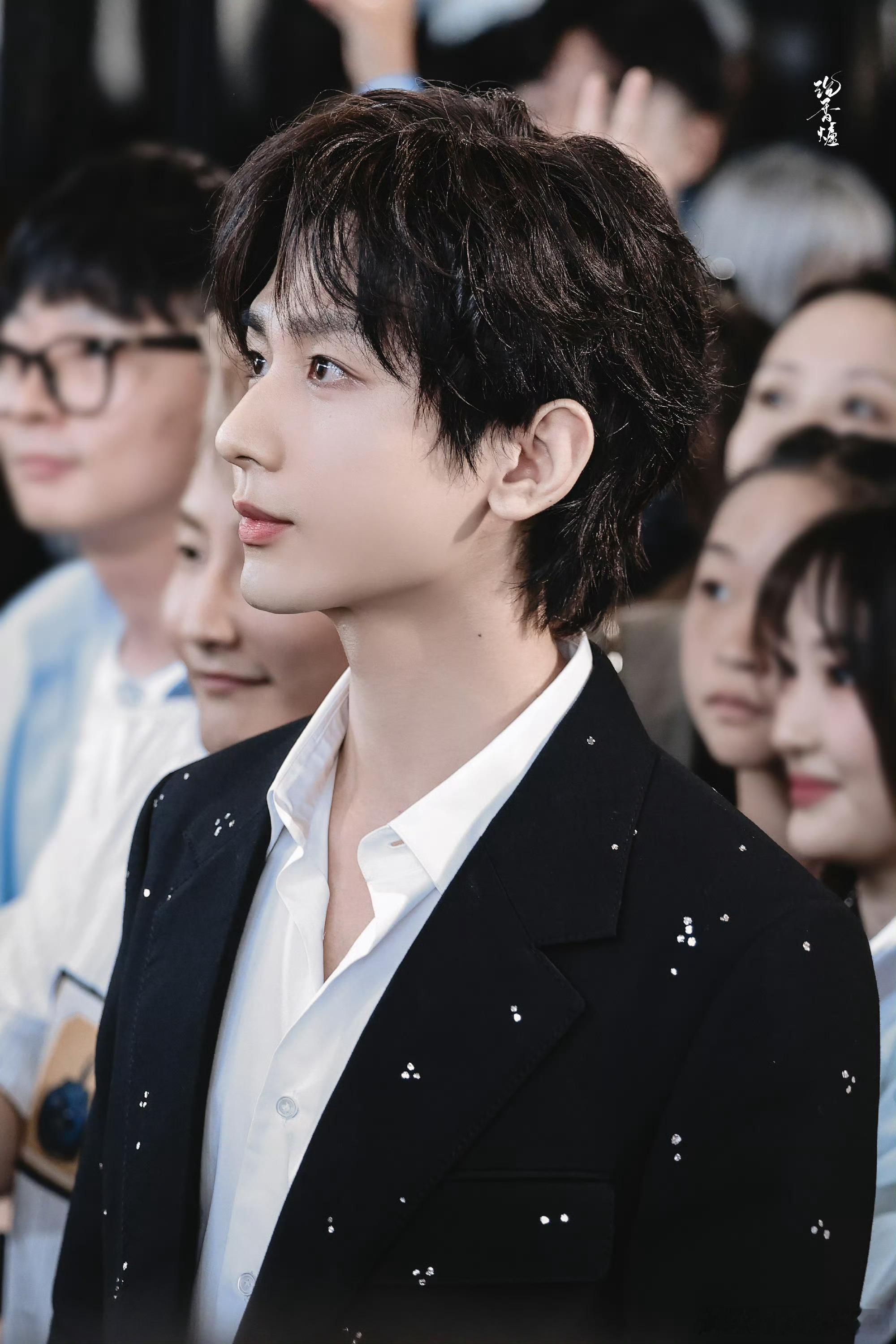 成毅，未来迢迢，莫畏惧，前程昭昭，与你同行。成毅两京十五日cy成毅朱瞻基