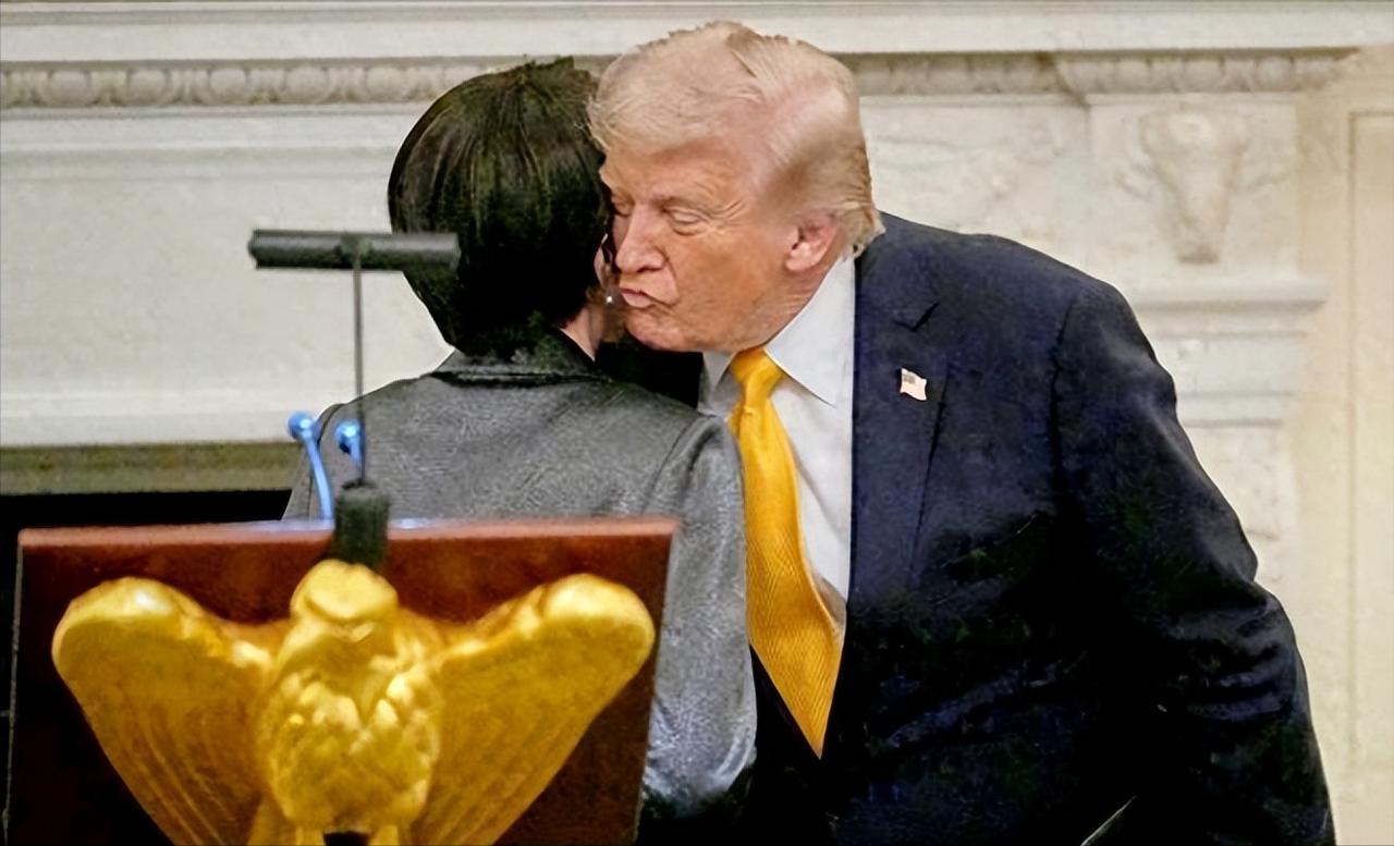 美日联合“动台海”？一架专机落地东京，高市知道：中国不会饶她！当地时间3月19