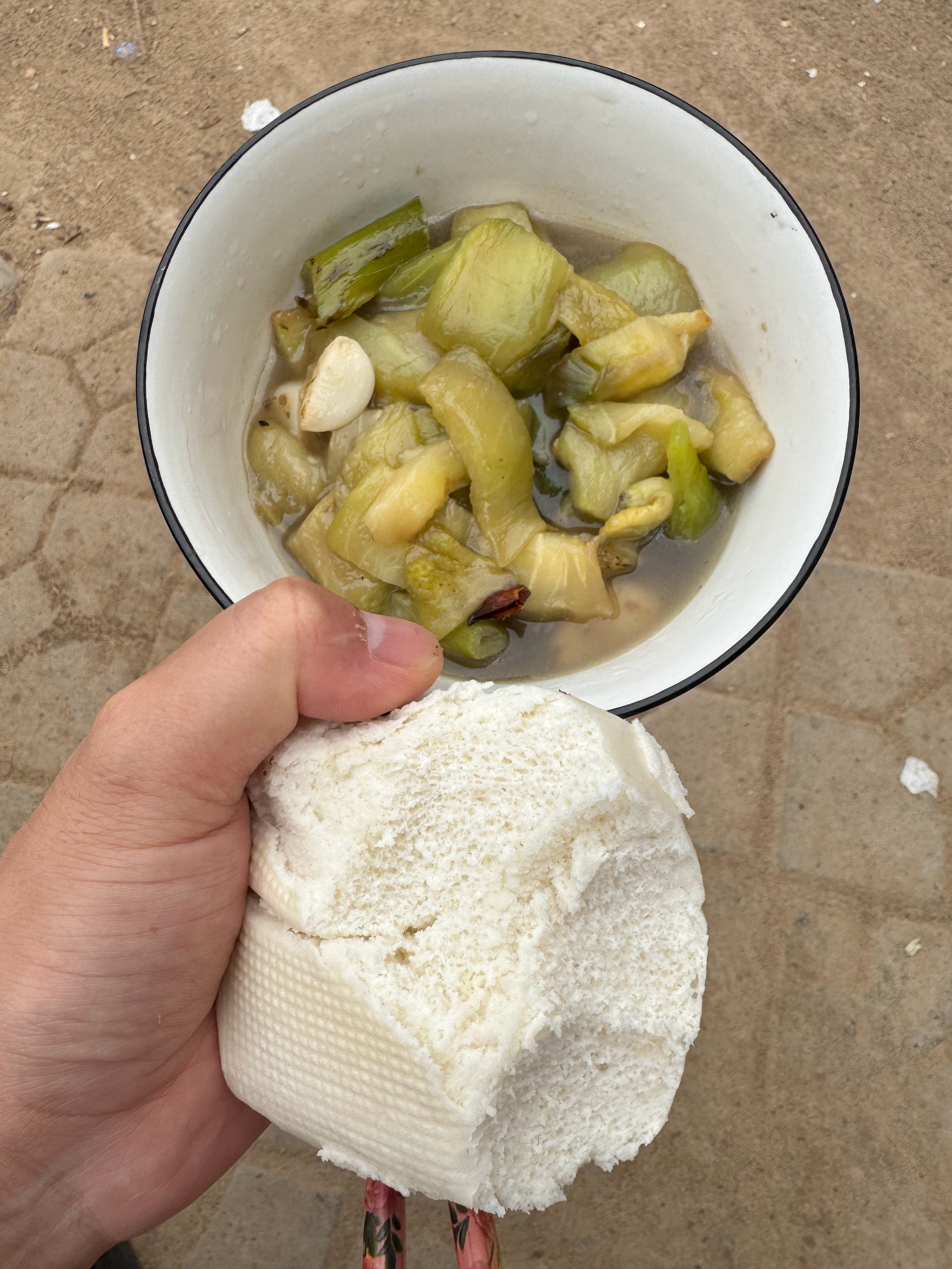 河南人吃饭，一天三顿馍，早餐先吃两个打底​​​