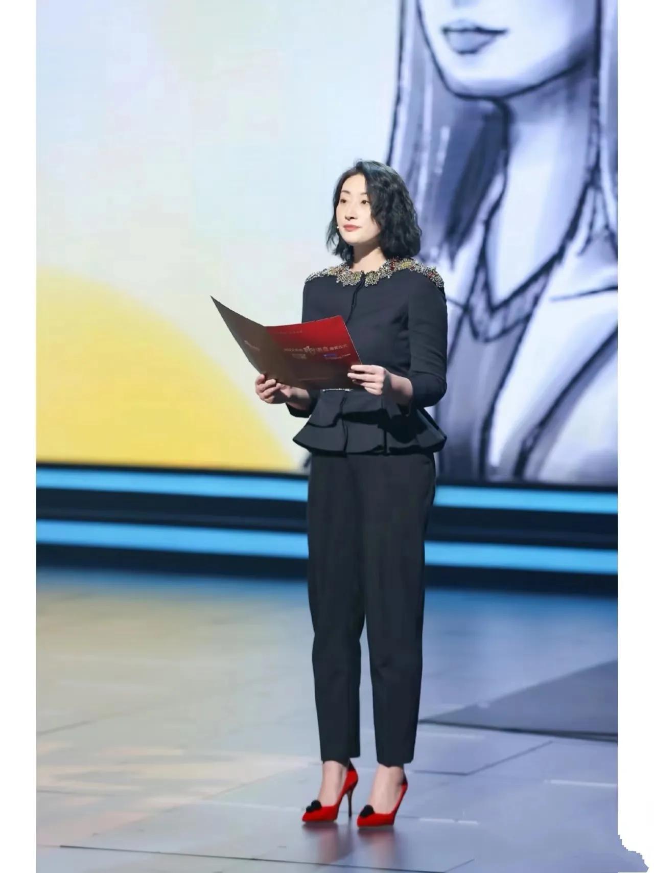 宗馥莉的穿搭全是国际大牌，不出错，不出彩​​​