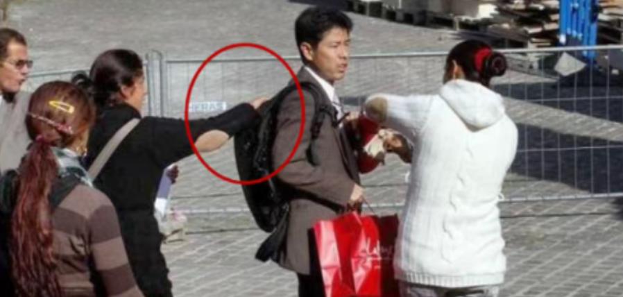 听说在欧洲，小偷们之间有个规矩，偷中国游客的钱和物品可以，但绝对不碰中国人的手机