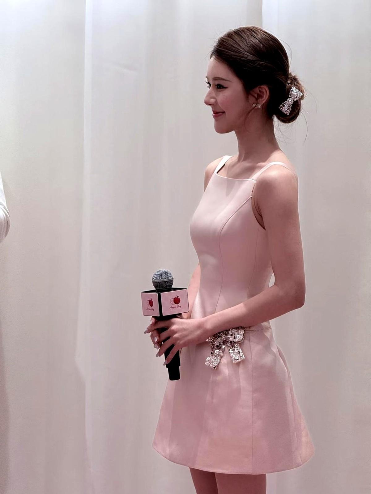 赵露思真人到底啥样？粉丝现场偶遇后，电话都快打爆了！朋友在活动现场亲眼看到，