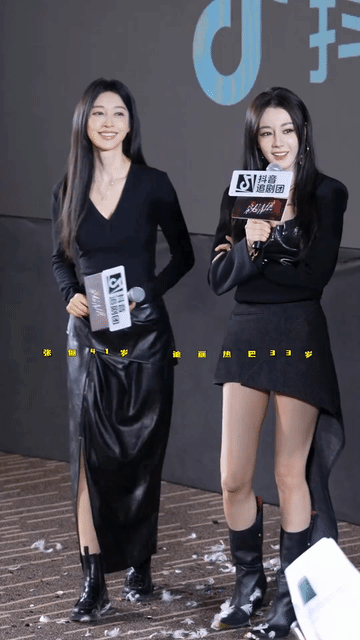 张俪五官没有迪丽热巴精致，但身材一点不输热巴！张俪头居然这么小，衬的热巴都成了大